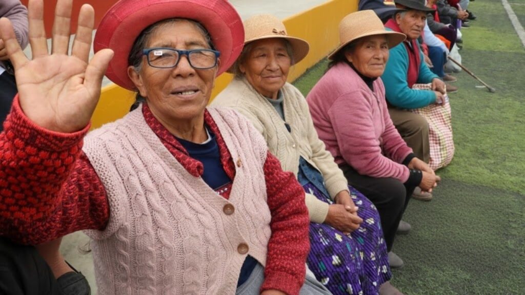 Adultos mayores Colombia 2026: guía para solicitar ayudas económicas y fechas